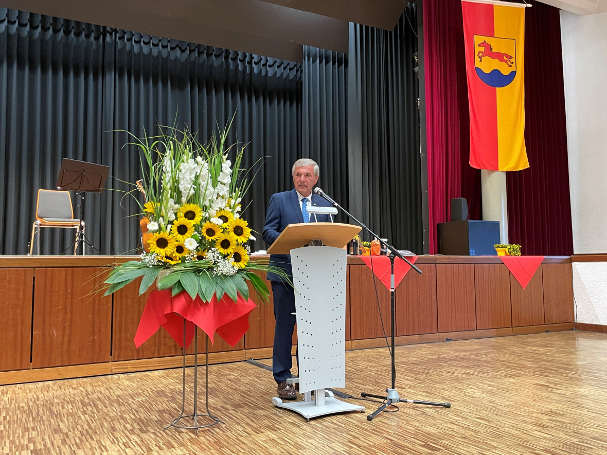 Brgermeister a.D. Edgar Geiler bei seiner Abschiedsrede.