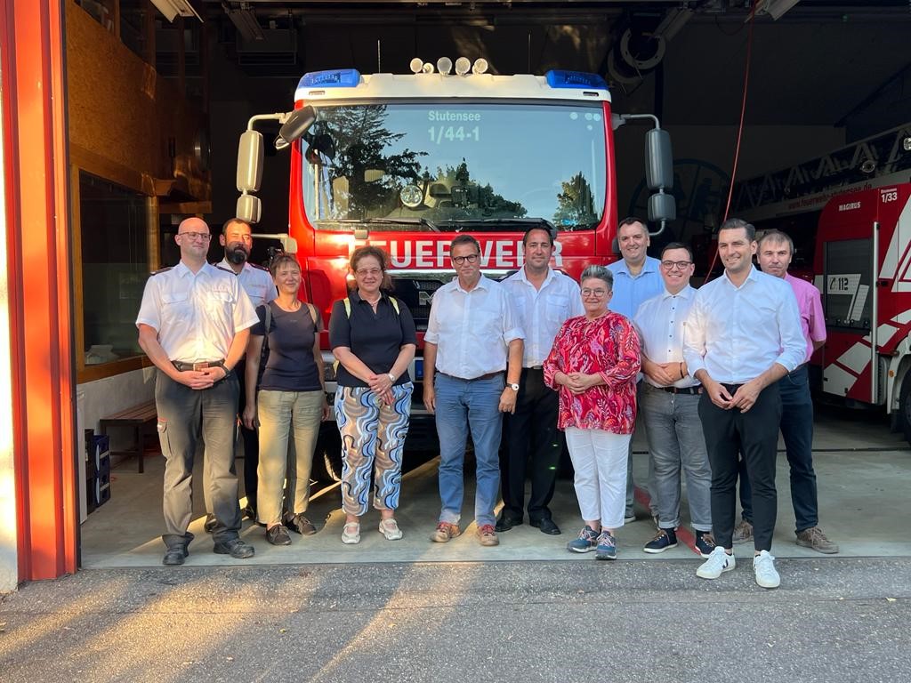 Forst- und Landwirtschaftsminister Peter Hauk sowie die Abgeordneten Nicolas Zippelius und Ansgar Mayr haben der Feuerwehr Stutensee einen Besuch abgestattet.