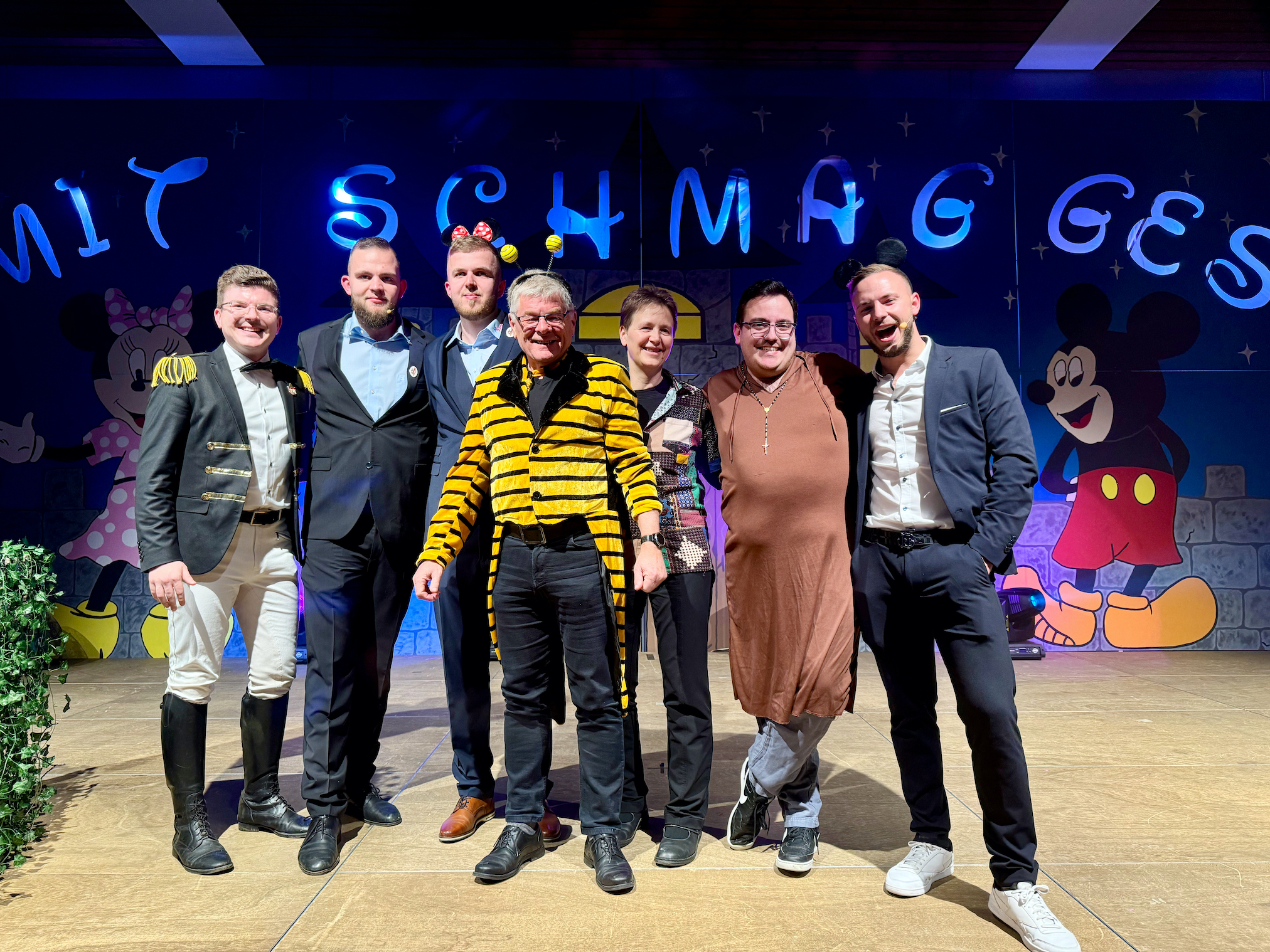 Tobias Walter, Steffen Machhold, Justin Vogel, Ortsvorsteher Adalbert Scherer, Beate Ernst, Marius Biebsch und Luca Mai (v.l.n.r)