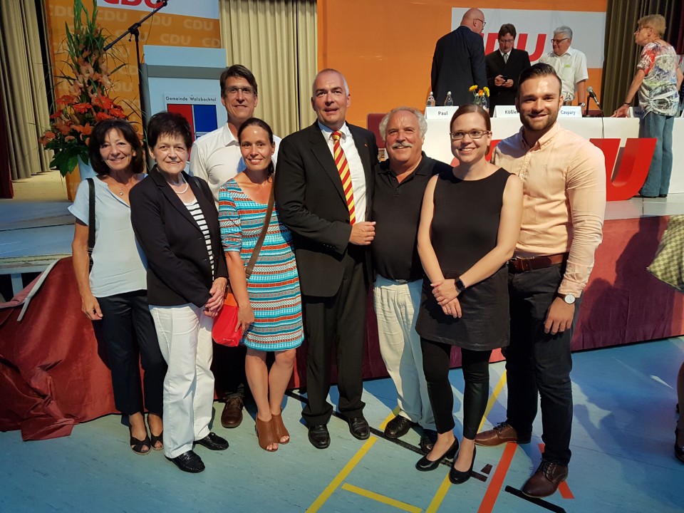 Axel E. Fischer MdB mit einem Teil der anwesenden CDU-Mitglieder aus Stutensee.