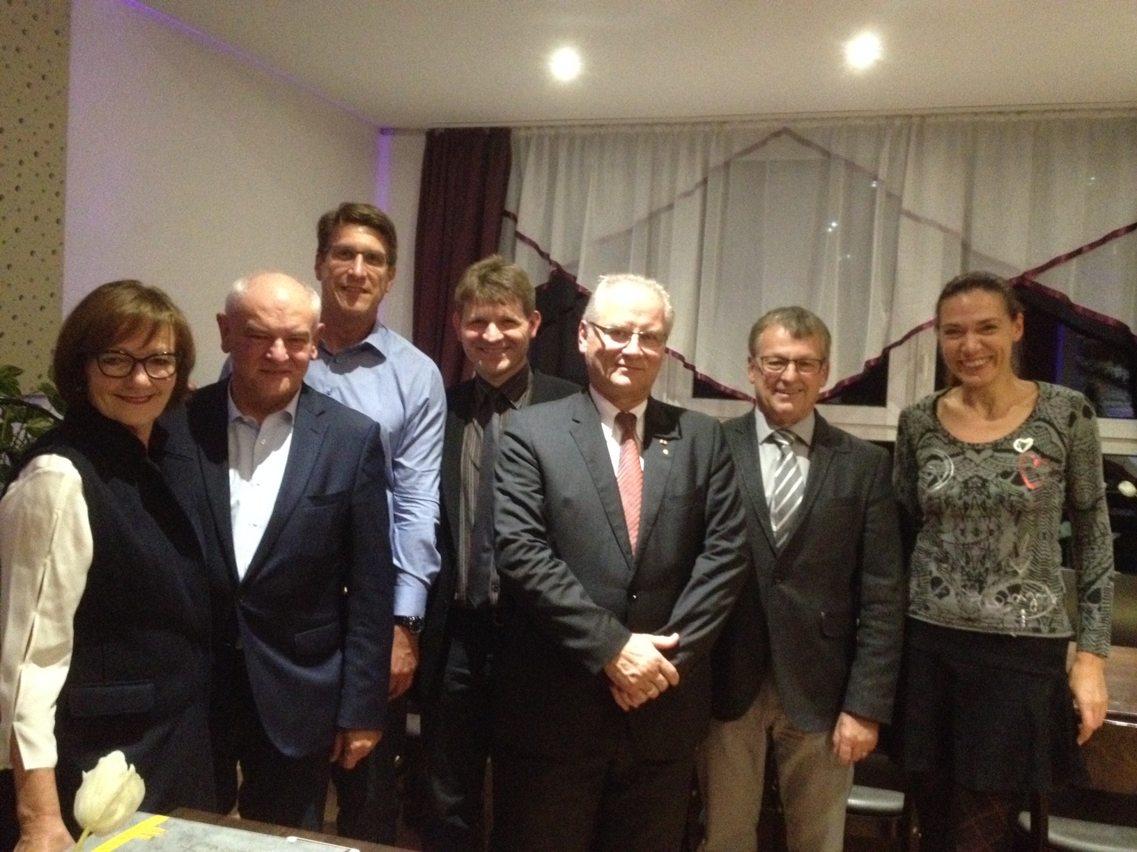 : v.l.: Hedwig Prinz (stv. CDU-Kreisvorsitzende), Joachim Kler MdL, Bernd Scholer, Brgermeister Michael Nltner (Bretten), Brgermeister a.D. Klaus-Dieter Scholz (Weingarten), Ulli Hockenberger MdL, Katharina Diehm